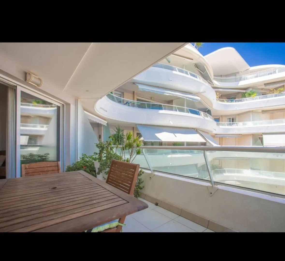 Superbe Appartement En Front De Plage Frejus